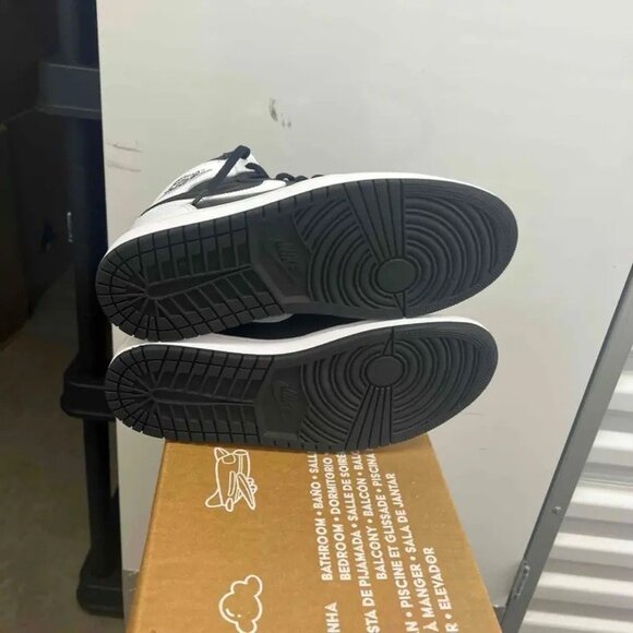 Air Jordan 1 Retro High OG 'Black White 2.0' DZ5485 010 Size 10 New With Defects - Picture 5 of 8